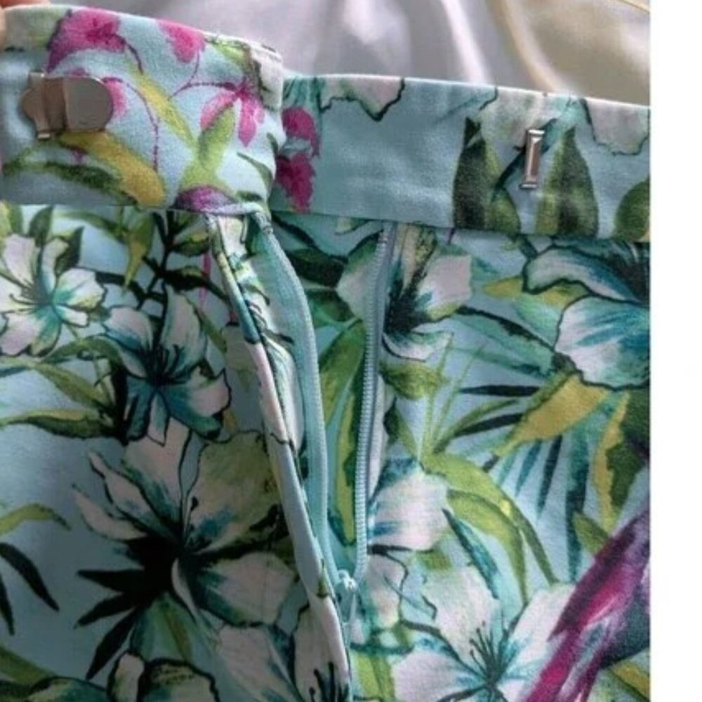 Chicos Women's Cropped Pants Floral Print Straight Leg Chicos Size 0.5, Small - Picture 7 of 10